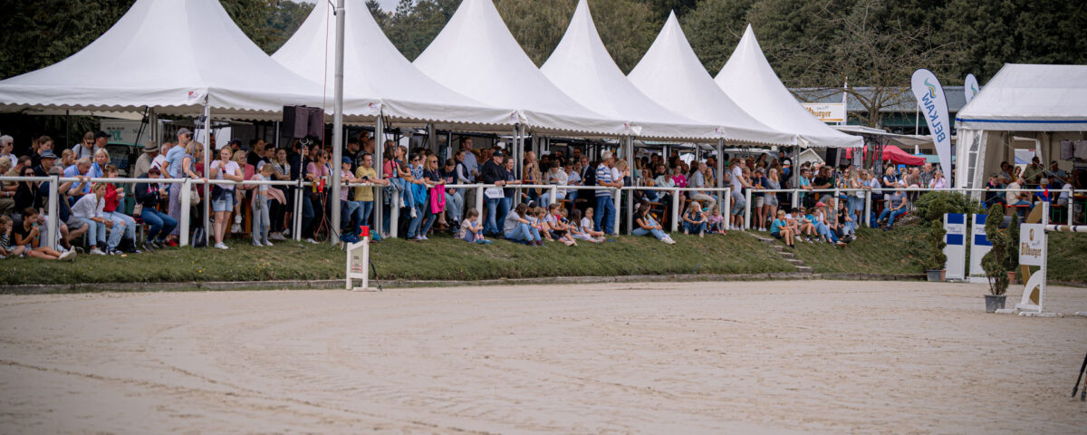 Reitanlage Hebborner Hof in Bergisch Gladbach – professionelle Aufnahme 2024