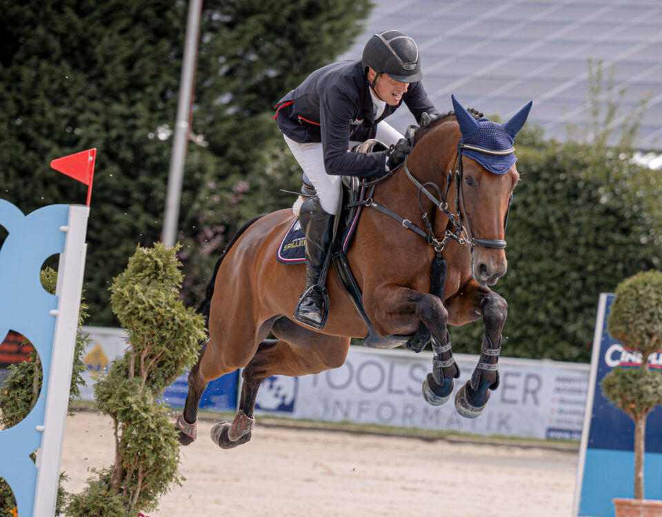 Reitanlage Hebborner Hof in Bergisch Gladbach – professionelle Aufnahme 2024