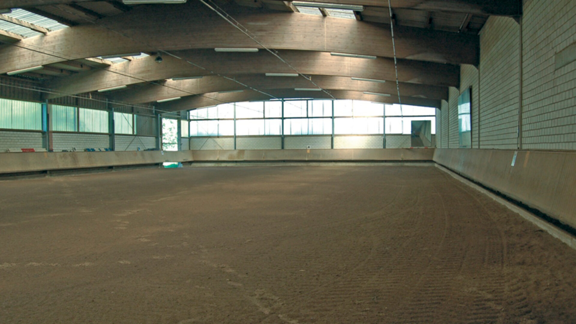 Alte Reithalle (20×45 m) auf dem Hebborner Hof